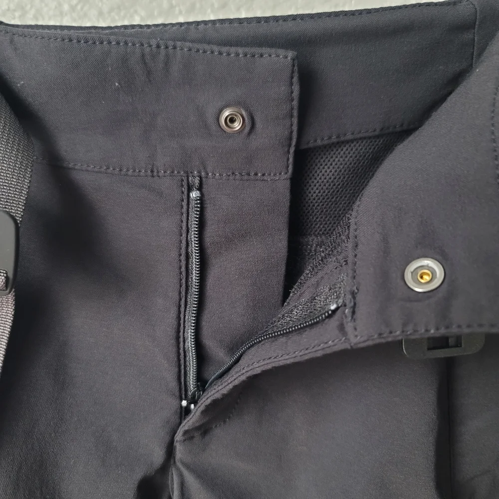 The North Face Belted Paramont Shorts Size 2 In Black